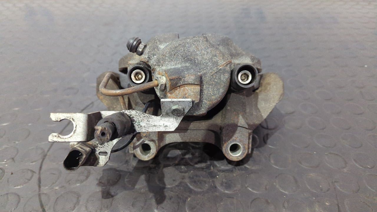 Recambio de PINZA DE FRENO DELANTERA DERECHA para AUDI A6 BERLINA (4B2) 2.5 V6 24V TDI CAT (AYM) AYM referencia OEM IAM 885 ATE 57 - NEGRO 6