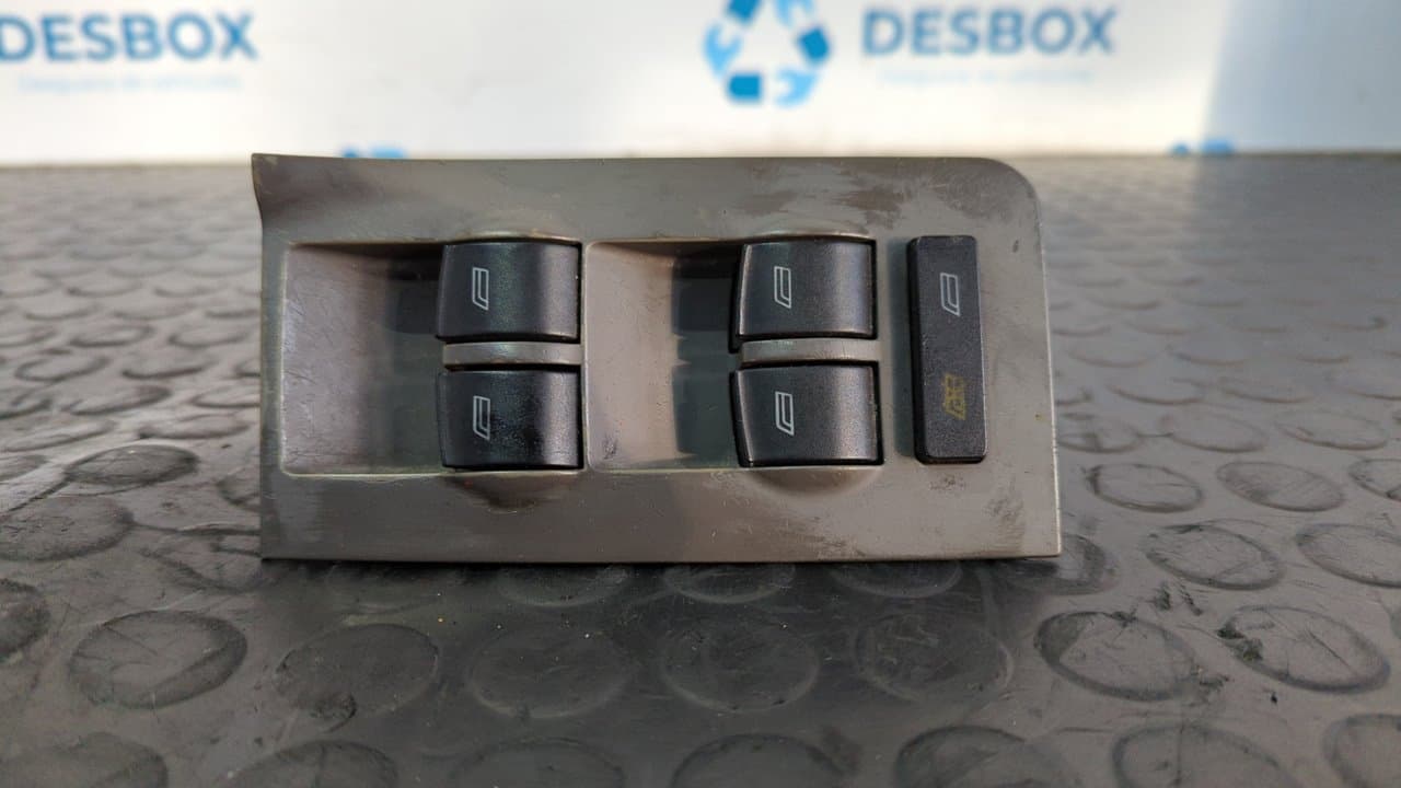 Recambio de MANDO ELEVALUNAS DELANTERO IZQUIERDO para AUDI A6 BERLINA (4B2) 2.5 V6 24V TDI CAT (AYM) AYM referencia OEM IAM 4B0959851 - NEGRO