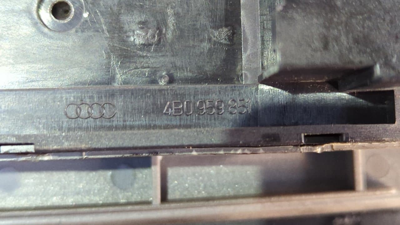 Recambio de MANDO ELEVALUNAS DELANTERO IZQUIERDO para AUDI A6 BERLINA (4B2) 2.5 V6 24V TDI CAT (AYM) AYM referencia OEM IAM 4B0959851 - NEGRO 4