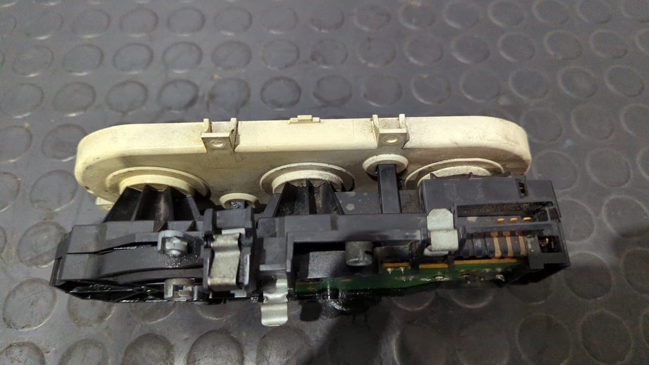 Recambio de MANDO CALEFACCION / AIRE ACONDICIONADO para MERCEDES-BENZ SPRINTER (W901,W904) CAJA CERR. 412 D   (904.462-463)  Techo elevado 602980 referencia OEM IAM  F650578D - BLANCO 2