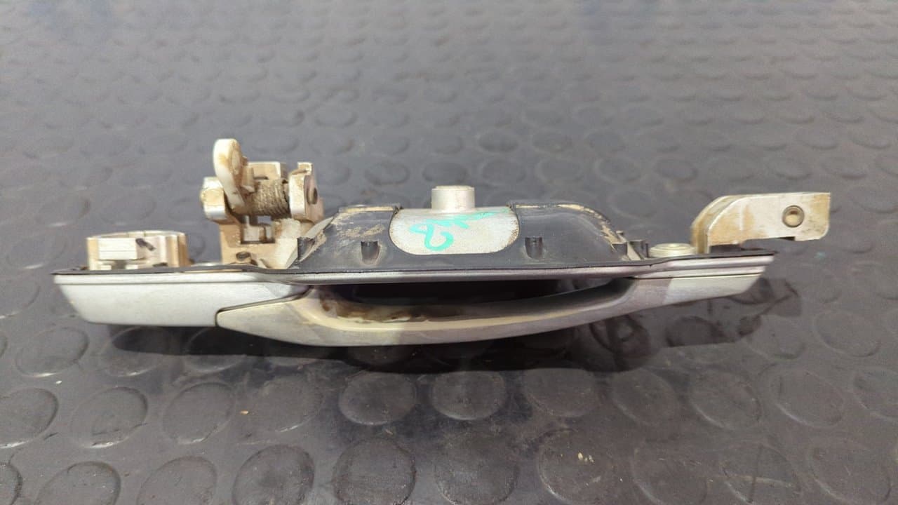 Recambio de MANETA DELANTERA DERECHA para MITSUBISHI MONTERO (V80/V90) 3.2 DID 4M41 - GRIS 5