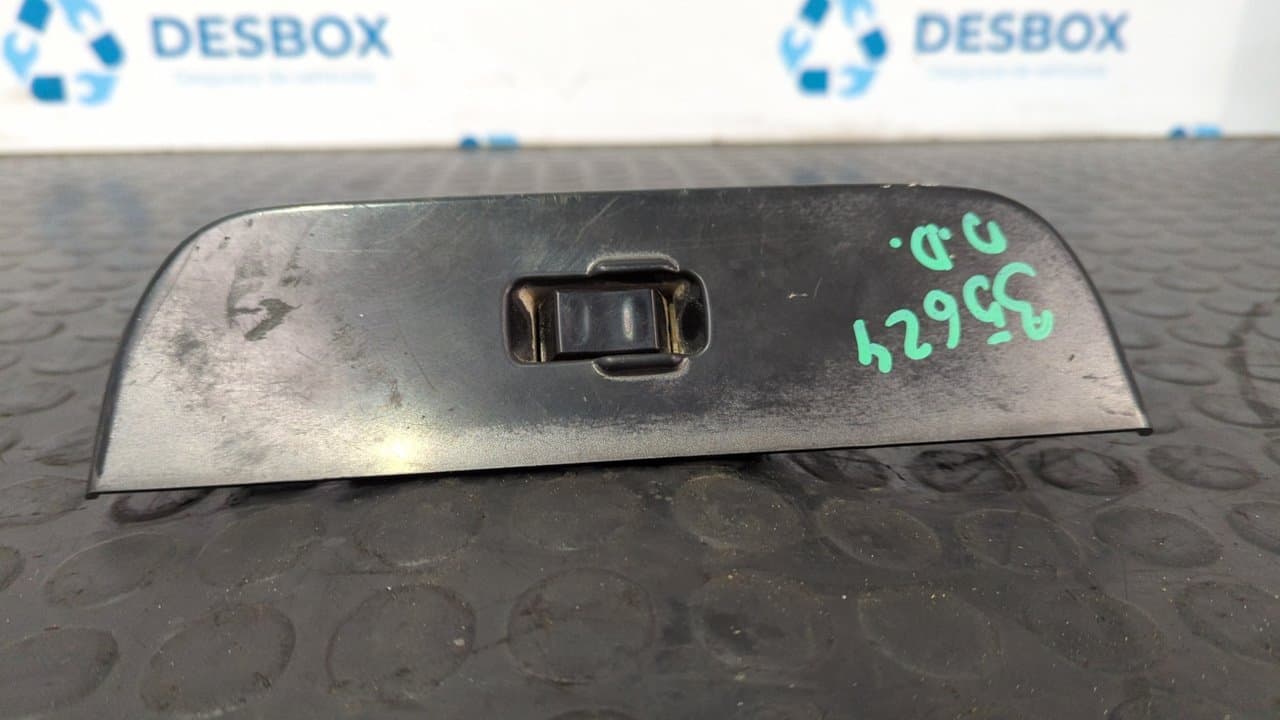 Recambio de MANDO ELEVALUNAS DELANTERO DERECHO para NISSAN PATROL (K/W160) Hardtop (K160) RD28T referencia OEM IAM 8096007J00 - BLANCO