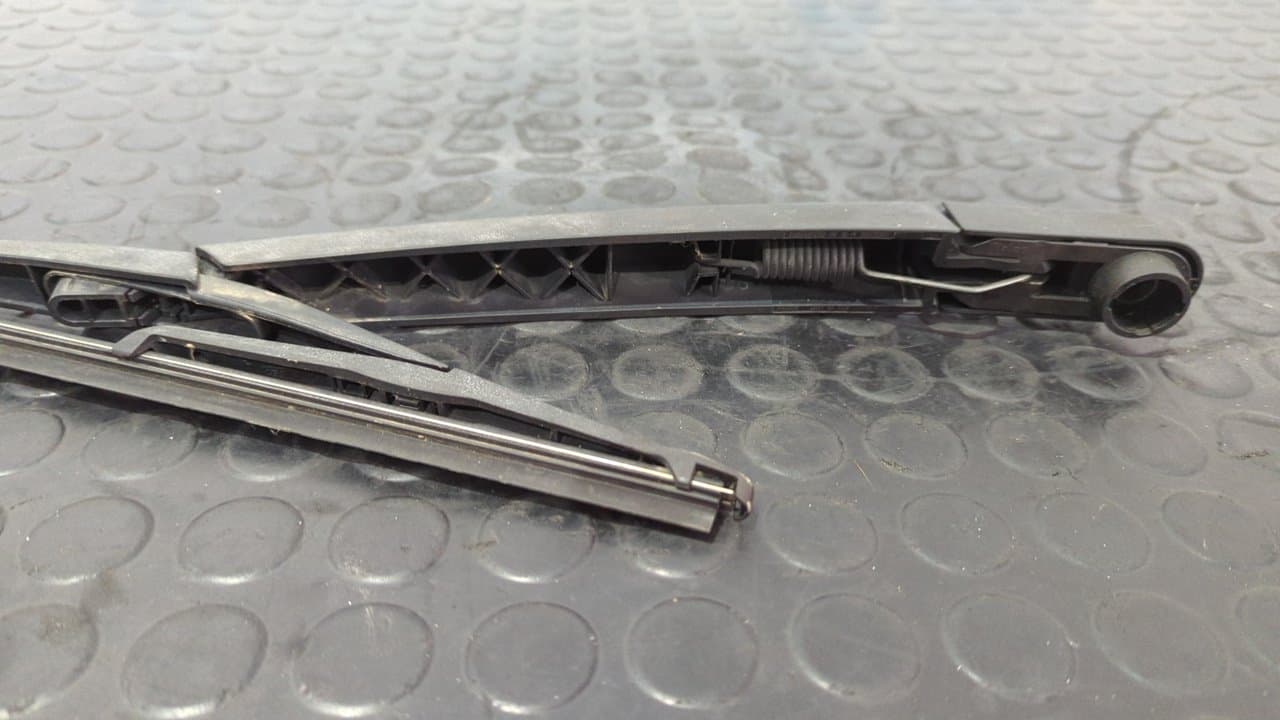 Recambio de BRAZO LIMPIA TRASERO para PEUGEOT 308 Confort 9HX referencia OEM IAM 968048180 - GRIS 2