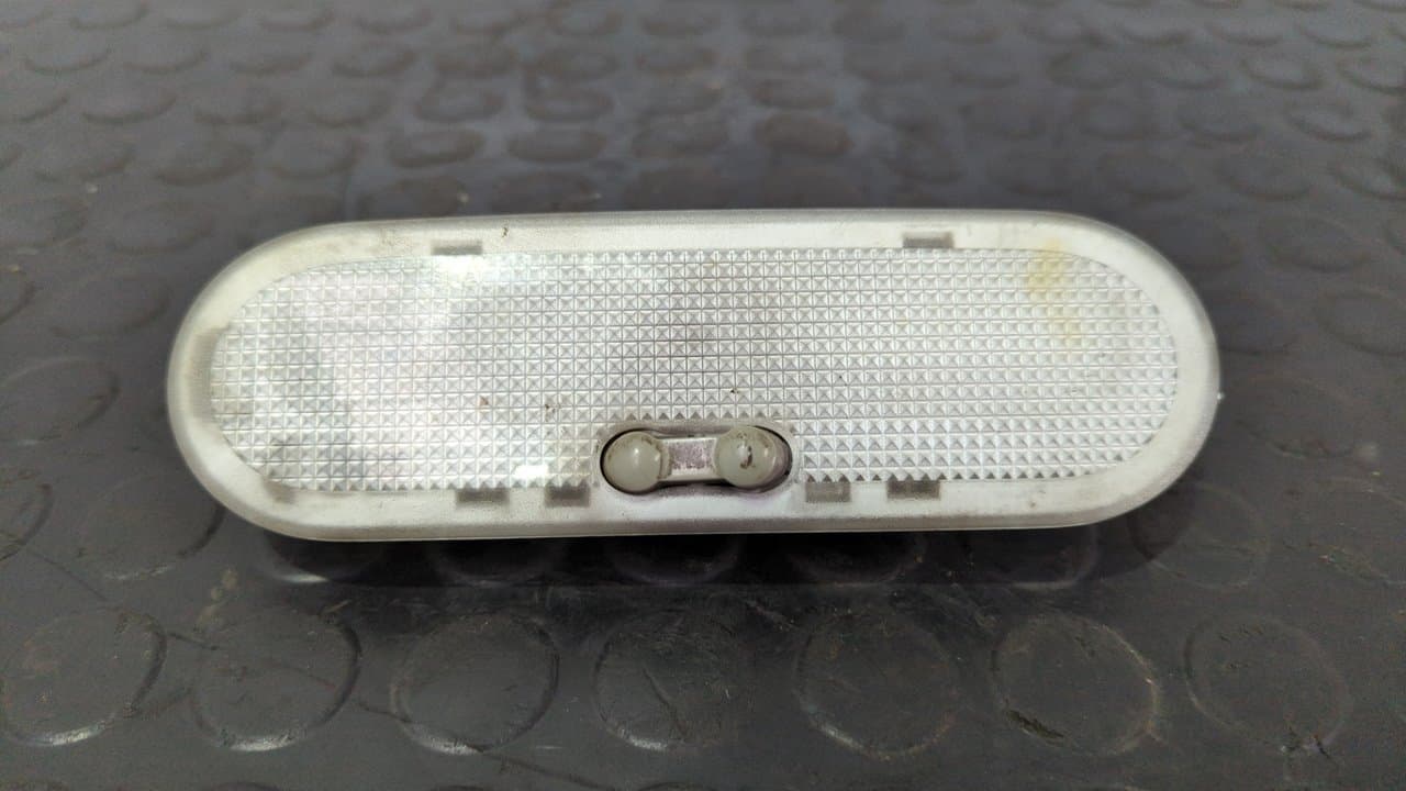 Recambio de LUZ INTERIOR para RENAULT KANGOO Furgón Professional K9KA8 referencia OEM IAM 8200439421 - BLANCO