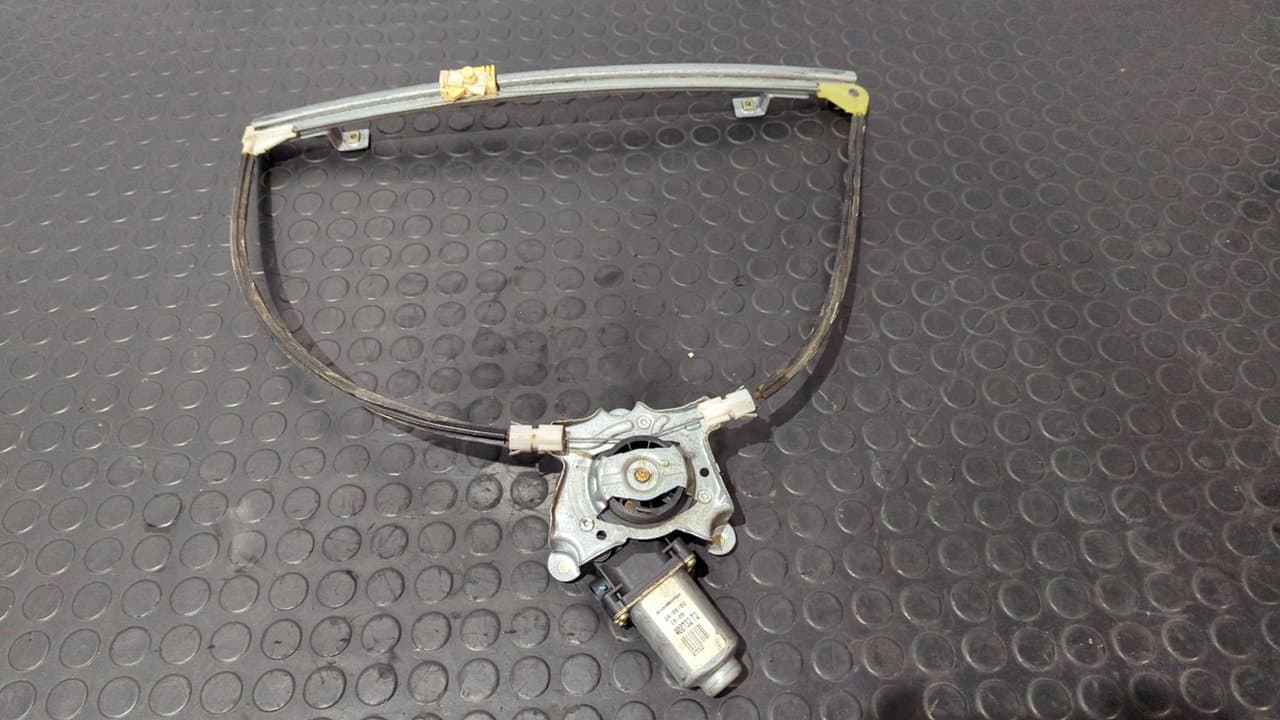 Recambio de ELEVALUNAS DELANTERO DERECHO para RENAULT CLIO II FASE II (B/CB0) Authentique K9K B7 referencia OEM IAM 117312 - BLANCO