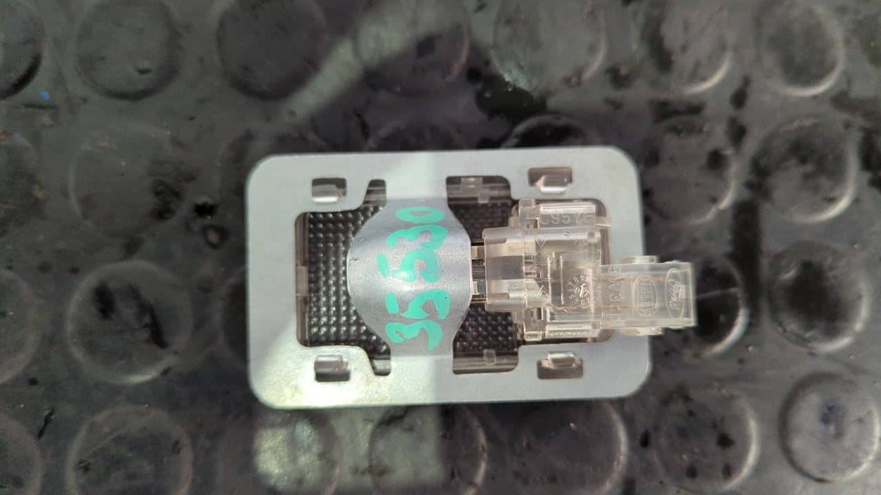 Recambio de LUZ INTERIOR para LAND ROVER RANGE ROVER SPORT V8 TD Edition 60 YRS 368DT referencia OEM IAM C95YF - NEGRO 4