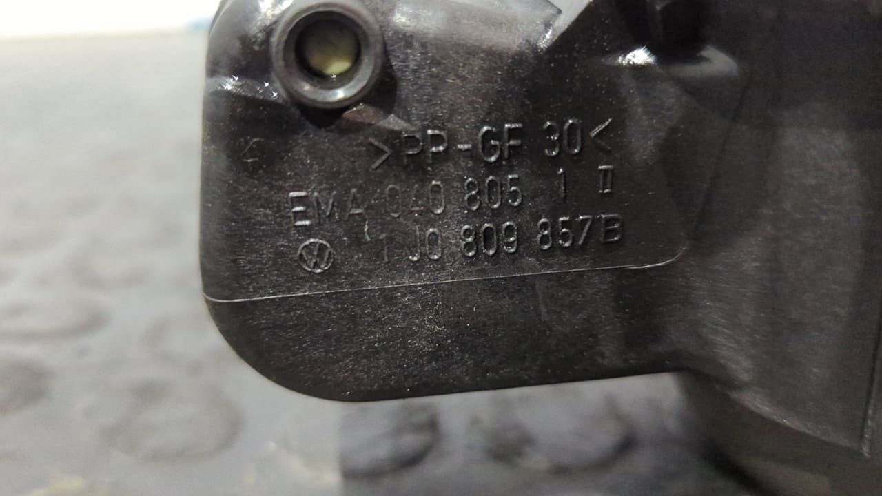 Recambio de TAPA EXTERIOR COMBUSTIBLE para VOLKSWAGEN GOLF IV VARIANT (1J5) Highline AHF referencia OEM IAM 1J0809857B - GRIS 9