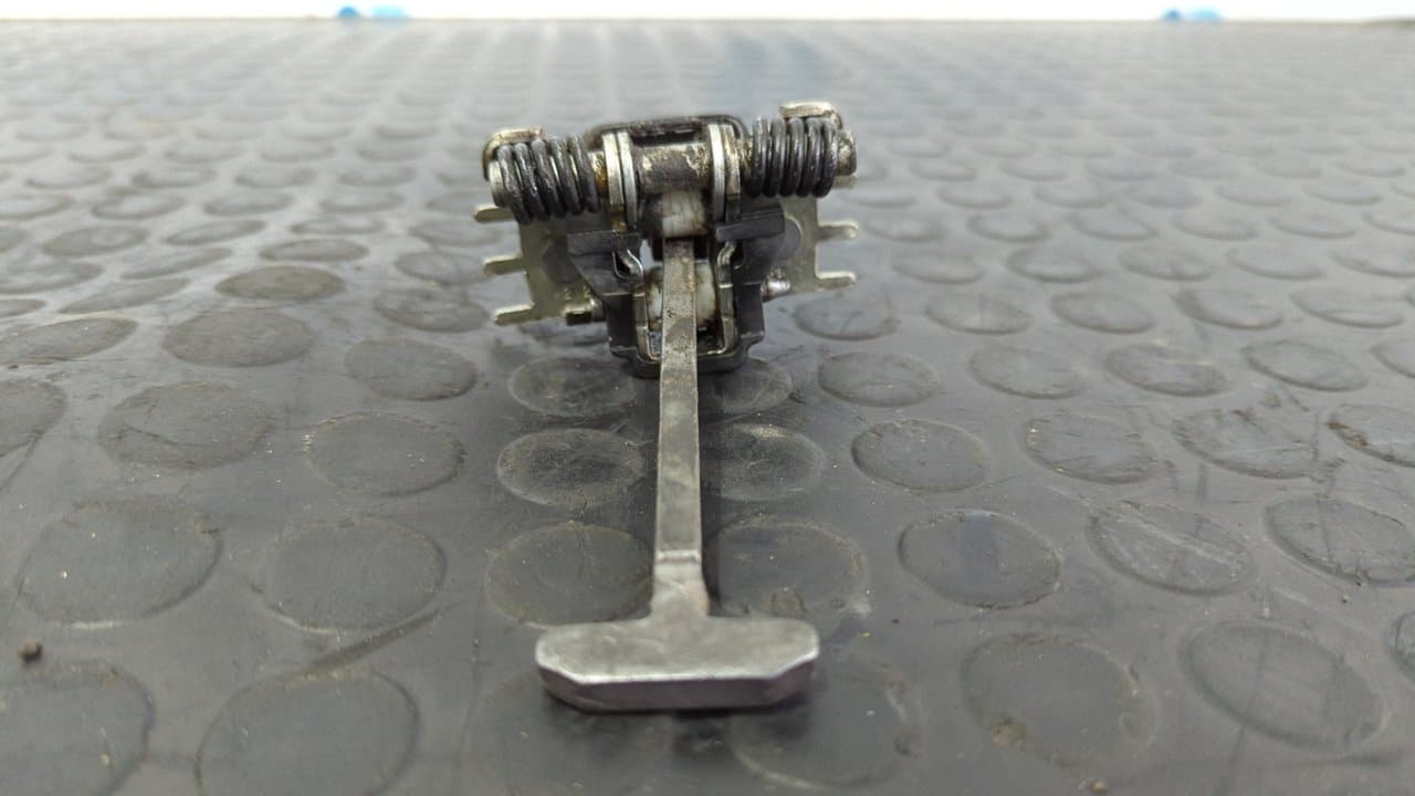 Recambio de RETENEDOR PUERTA IZQUIERDA  para FIAT SCUDO FURGÓN (272) 10 Comfort L1H1 120 Multijet RH02 referencia OEM IAM MGIC G9 - BLANCO 5