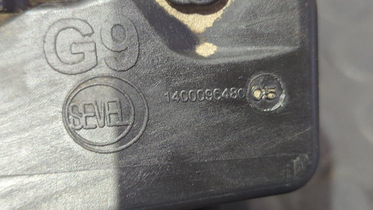Recambio de TAPA EXTERIOR COMBUSTIBLE para FIAT SCUDO FURGÓN (272) 10 Comfort L1H1 120 Multijet RH02 referencia OEM IAM 1400096480 - BLANCO 2