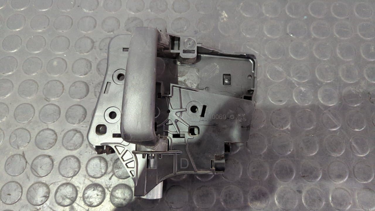 Recambio de MANETA INTERIOR LATERAL DERECHA para FIAT SCUDO FURGÓN (272) 10 Comfort L1H1 120 Multijet RH02 referencia OEM IAM 96806572 - BLANCO