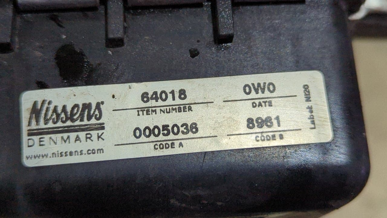 Recambio de RADIADOR AGUA para LAND ROVER DEFENDER 2.5 L 2.5L50 KW referencia OEM IAM NISSENS 64018 - BLANCO 3