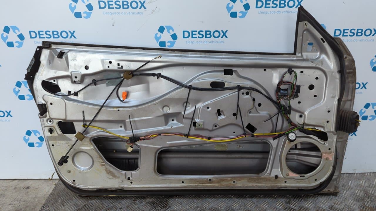 Recambio de PUERTA DELANTERA IZQUIERDA para MERCEDES-BENZ CLASE CLK (W208) COUPE M111945 referencia OEM IAM   - GRIS 4