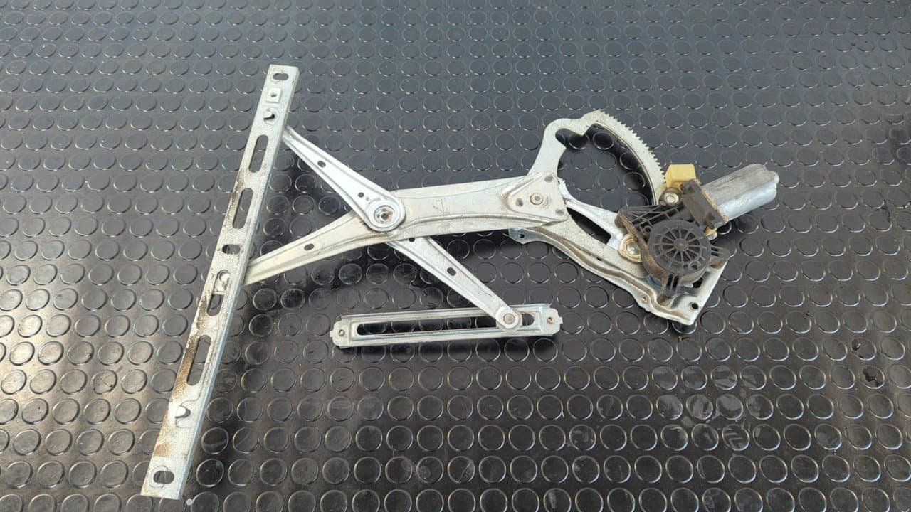 Recambio de ELEVALUNAS DELANTERO IZQUIERDO para MERCEDES-BENZ CLASE CLK (W208) COUPE M111975 referencia OEM IAM 0130821722 - AZUL 2