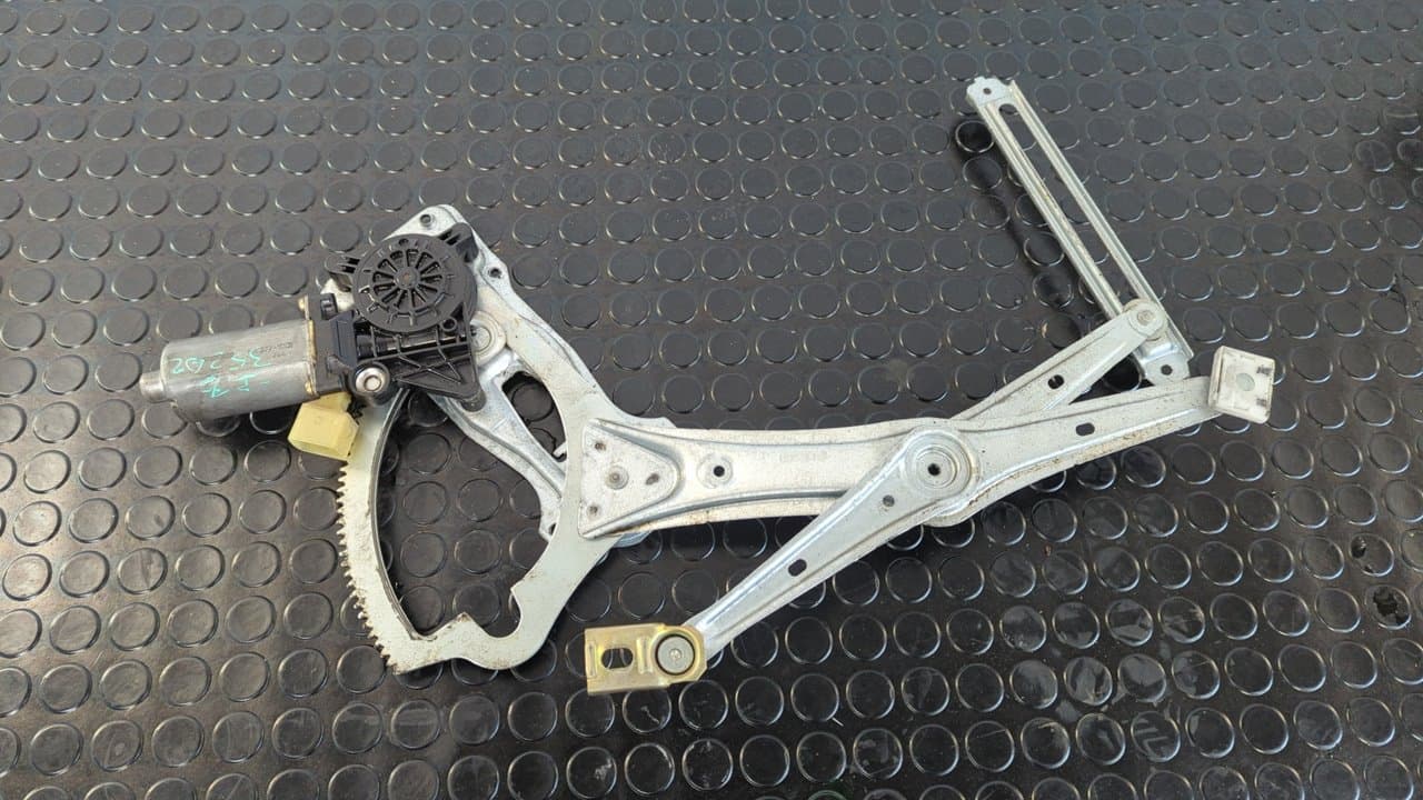 Recambio de ELEVALUNAS DELANTERO IZQUIERDO para MERCEDES-BENZ CLASE CLK (W208) COUPE 2.0 16V CAT M111945 referencia OEM IAM 0130821722 - GRIS 4