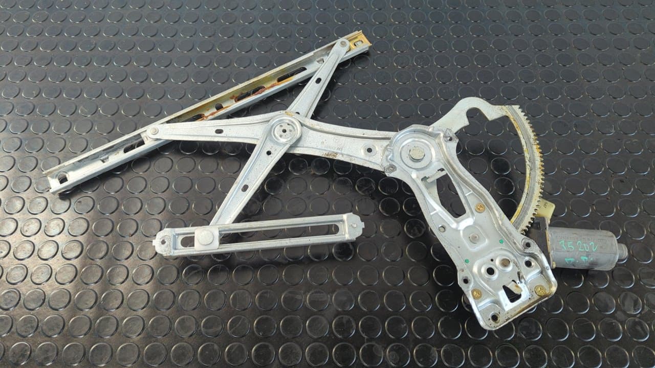 Recambio de ELEVALUNAS DELANTERO DERECHO para MERCEDES-BENZ CLASE CLK (W208) COUPE 2.0 16V CAT M111945 referencia OEM IAM 0130821723 - GRIS 3