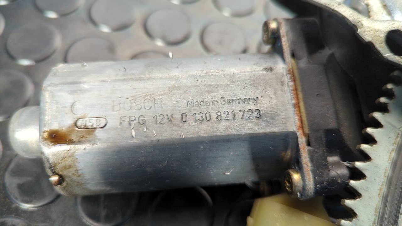 Recambio de ELEVALUNAS DELANTERO DERECHO para MERCEDES-BENZ CLASE CLK (W208) COUPE 230 Compressor (208.347) M111975 referencia OEM IAM 0130821723 - AZUL 2