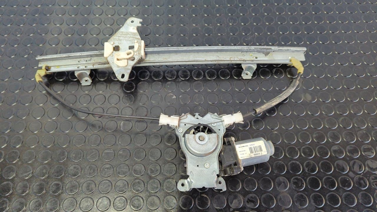 Recambio de ELEVALUNAS DELANTERO DERECHO para NISSAN NOTE (E11E) Acenta K9K276 referencia OEM IAM 119208 - NEGRO