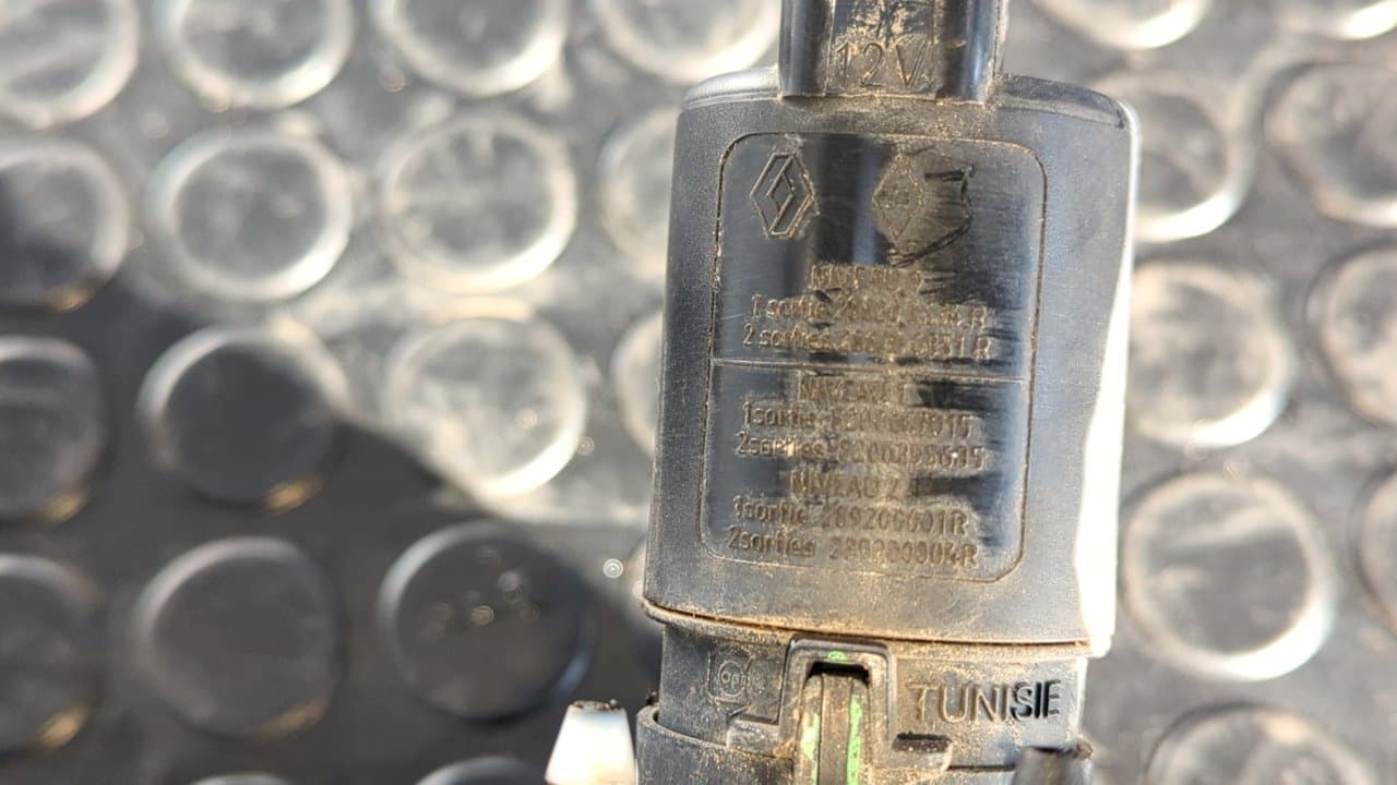 Recambio de BOMBA LIMPIA para DACIA DOKKER Ambiance K9K 626 referencia OEM IAM 286203634R - BLANCO 7
