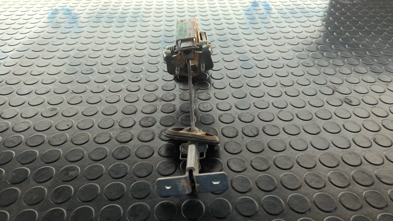 Recambio de RETENEDOR PUERTA DERECHA para DACIA DOKKER Ambiance K9K 626 referencia OEM IAM 7700308167E - BLANCO 8