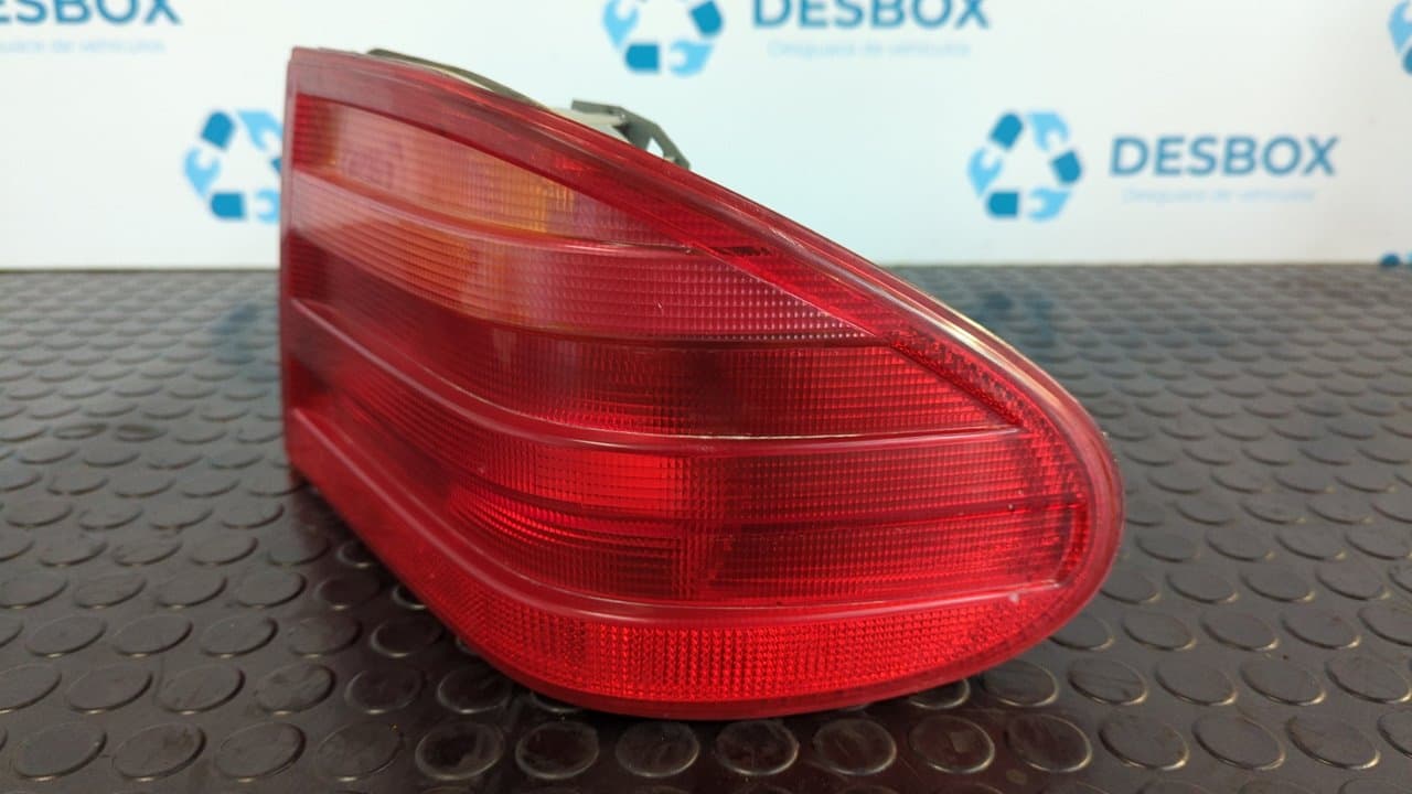 Recambio de PILOTO TRASERO DERECHO para MERCEDES-BENZ CLASE E (W210) FAMILIAR 300 Turbodiesel (210.225) OM606962 referencia OEM IAM A2108204464  - VERDE 8