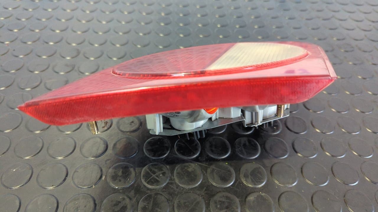 Recambio de PILOTO PORTON IZQUIERDO para MERCEDES-BENZ CLASE E (W210) FAMILIAR 300 Turbodiesel (210.225) OM606962 referencia OEM IAM A2108200964 - VERDE 6