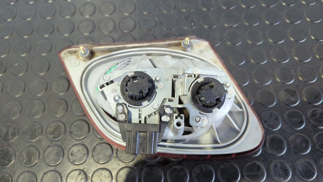 Recambio de PILOTO PORTON IZQUIERDO para MERCEDES-BENZ CLASE E (W210) FAMILIAR 300 Turbodiesel (210.225) OM606962 referencia OEM IAM A2108200964 - VERDE 9