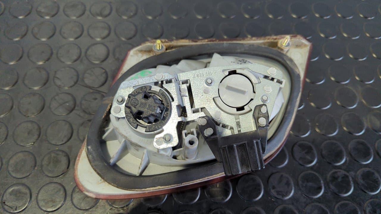 Recambio de PILOTO PORTON DERECHO para MERCEDES-BENZ CLASE E (W210) FAMILIAR 300 Turbodiesel (210.225) OM606962 referencia OEM IAM A2108201064 - VERDE 10