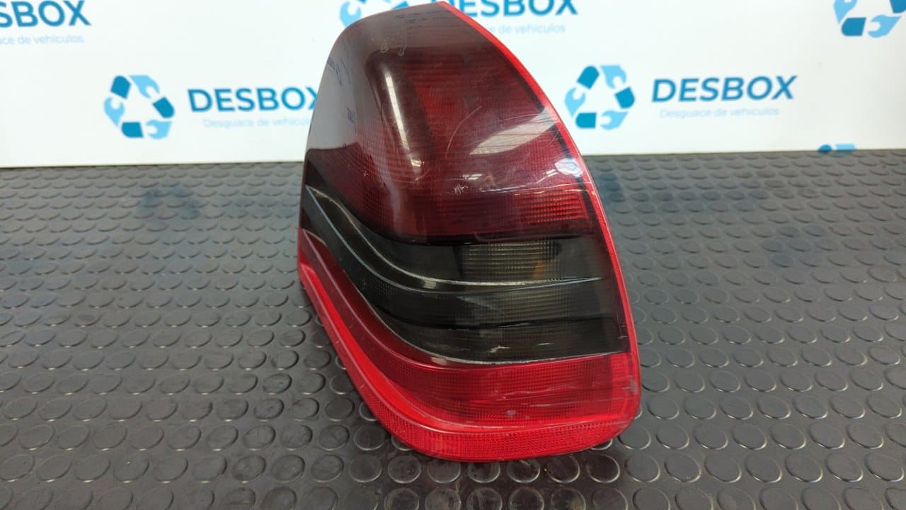 Recambio de PILOTO TRASERO DERECHO para MERCEDES-BENZ CLASE C (W202) BERLINA 220 CDI (202.133) 611960 referencia OEM IAM 2028203664 - GRIS 10