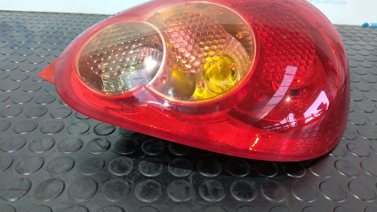 Recambio de PILOTO TRASERO DERECHO para TOYOTA AYGO (KGB/WNB) City 1KRFE referencia OEM IAM   - NEGRO 7