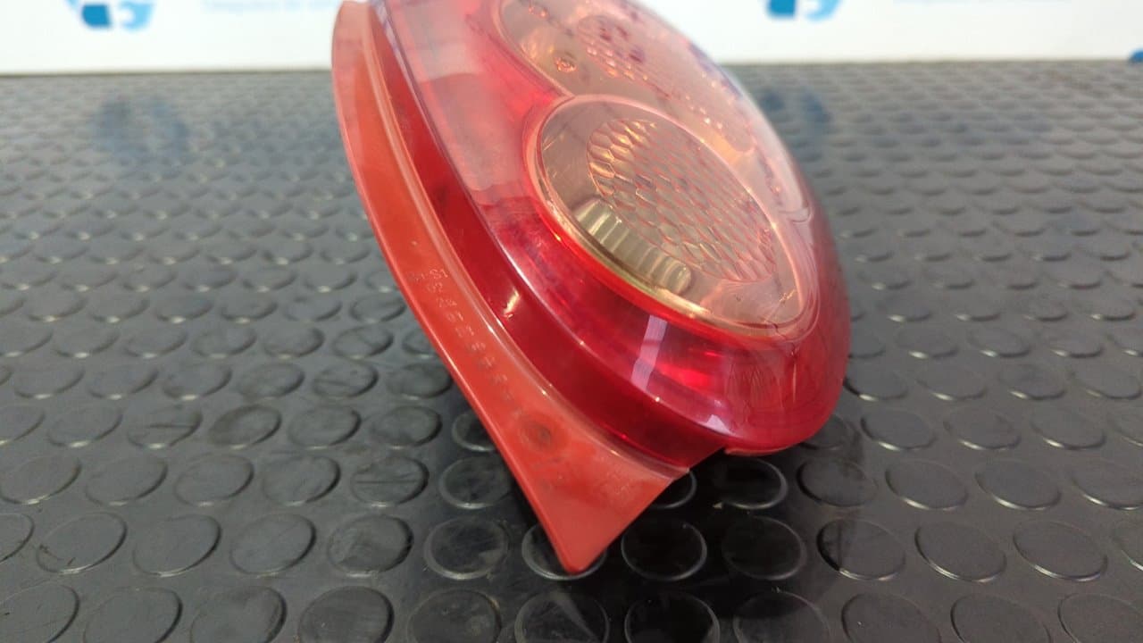 Recambio de PILOTO TRASERO DERECHO para TOYOTA AYGO (KGB/WNB) City 1KRFE referencia OEM IAM   - NEGRO 4