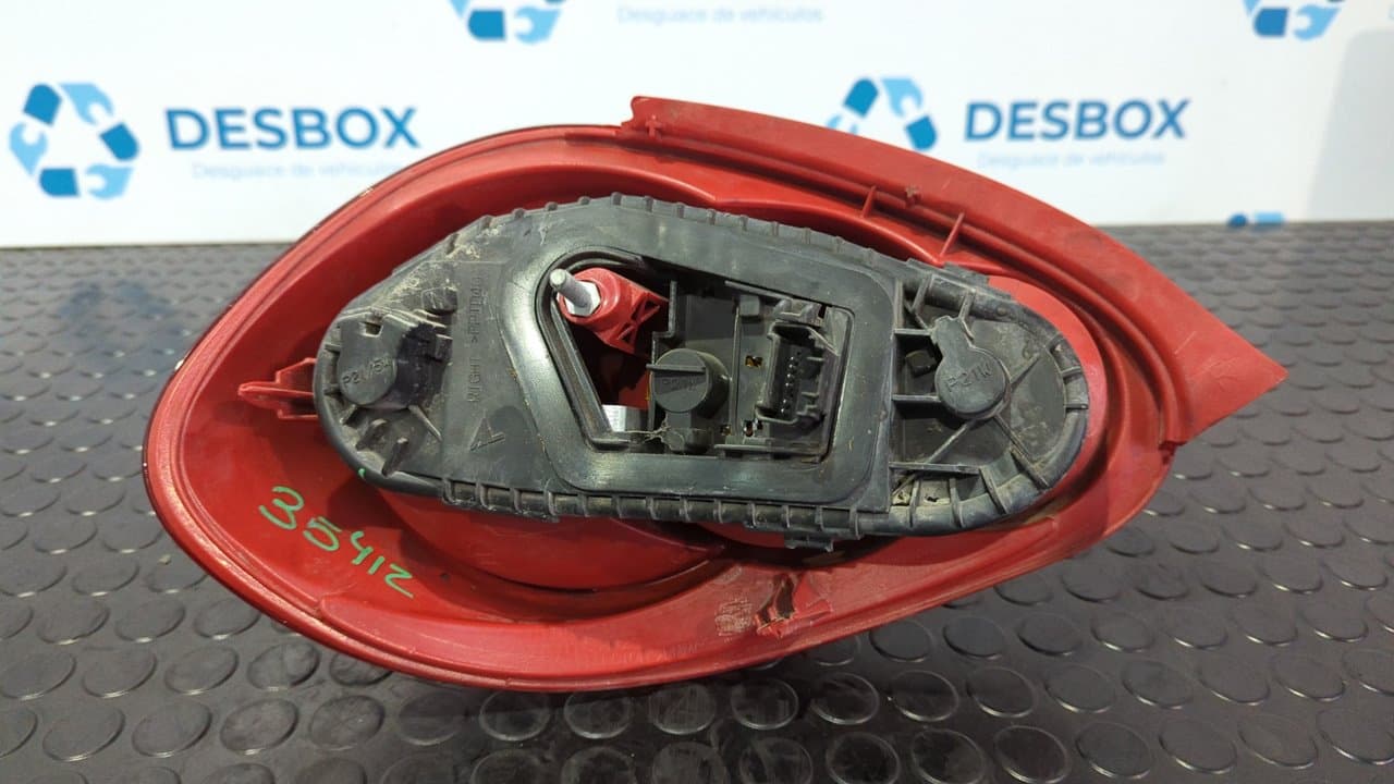 Recambio de PILOTO TRASERO DERECHO para TOYOTA AYGO (KGB/WNB) City 1KRFE referencia OEM IAM   - NEGRO 3