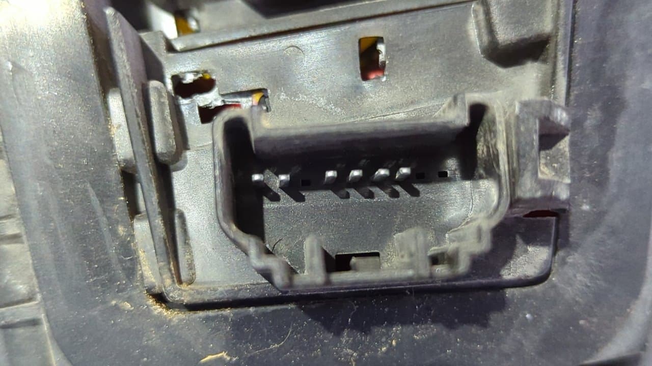 Recambio de PILOTO TRASERO DERECHO para TOYOTA AYGO (KGB/WNB) City 1KRFE referencia OEM IAM   - NEGRO 2