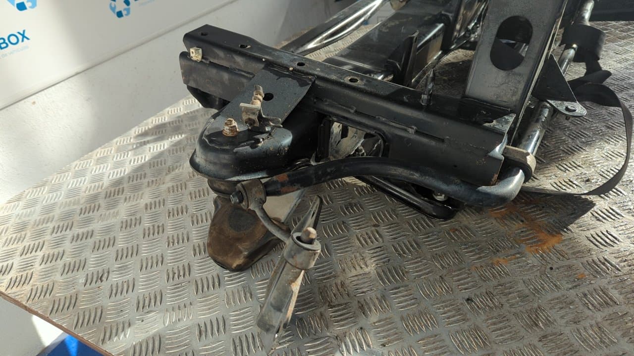 Recambio de PUENTE DELANTERO para MERCEDES-BENZ SPRINTER (W901,W903) COMBI 310 D   (903.471,472,473)   Techo elevado 602980 referencia OEM IAM 730411S113539 - BLANCO 9