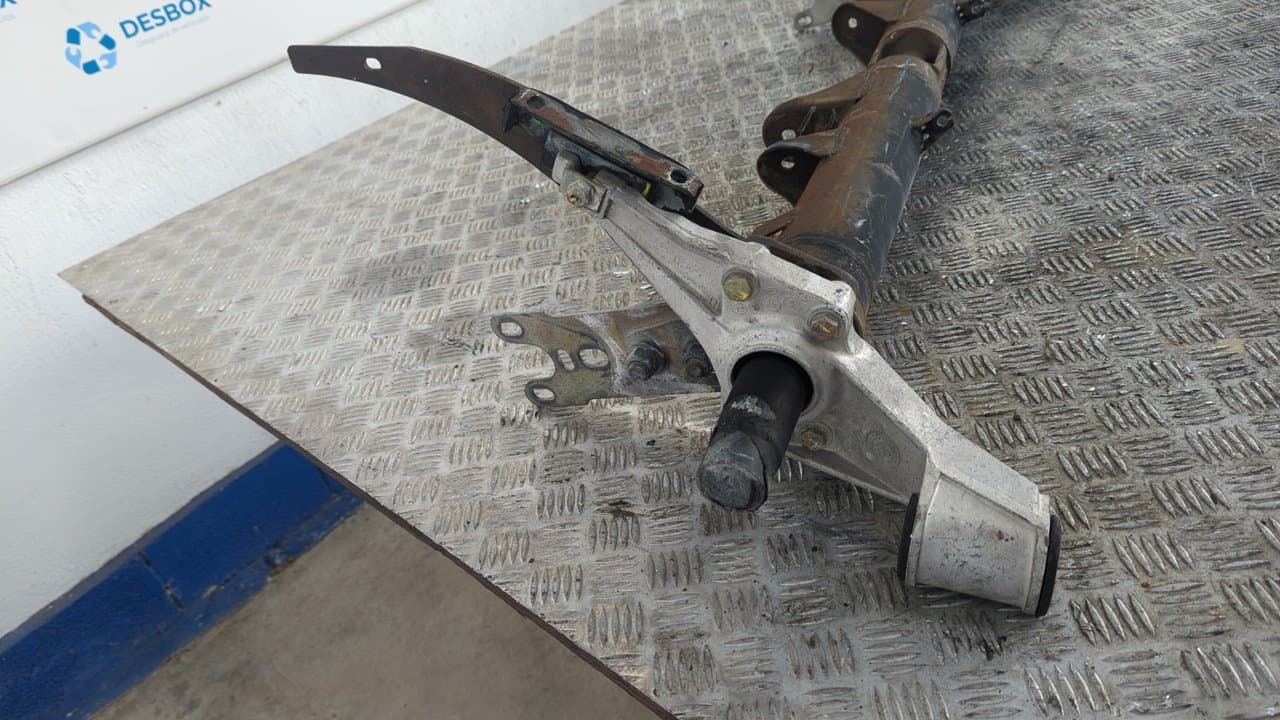 Recambio de PUENTE TRASERO para PORSCHE 944 3.0 M4441 referencia OEM IAM 94433152100 6