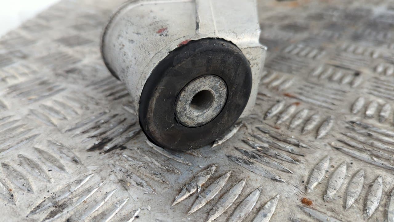 Recambio de PUENTE TRASERO para PORSCHE 944 3.0 M4441 referencia OEM IAM 94433152100 5