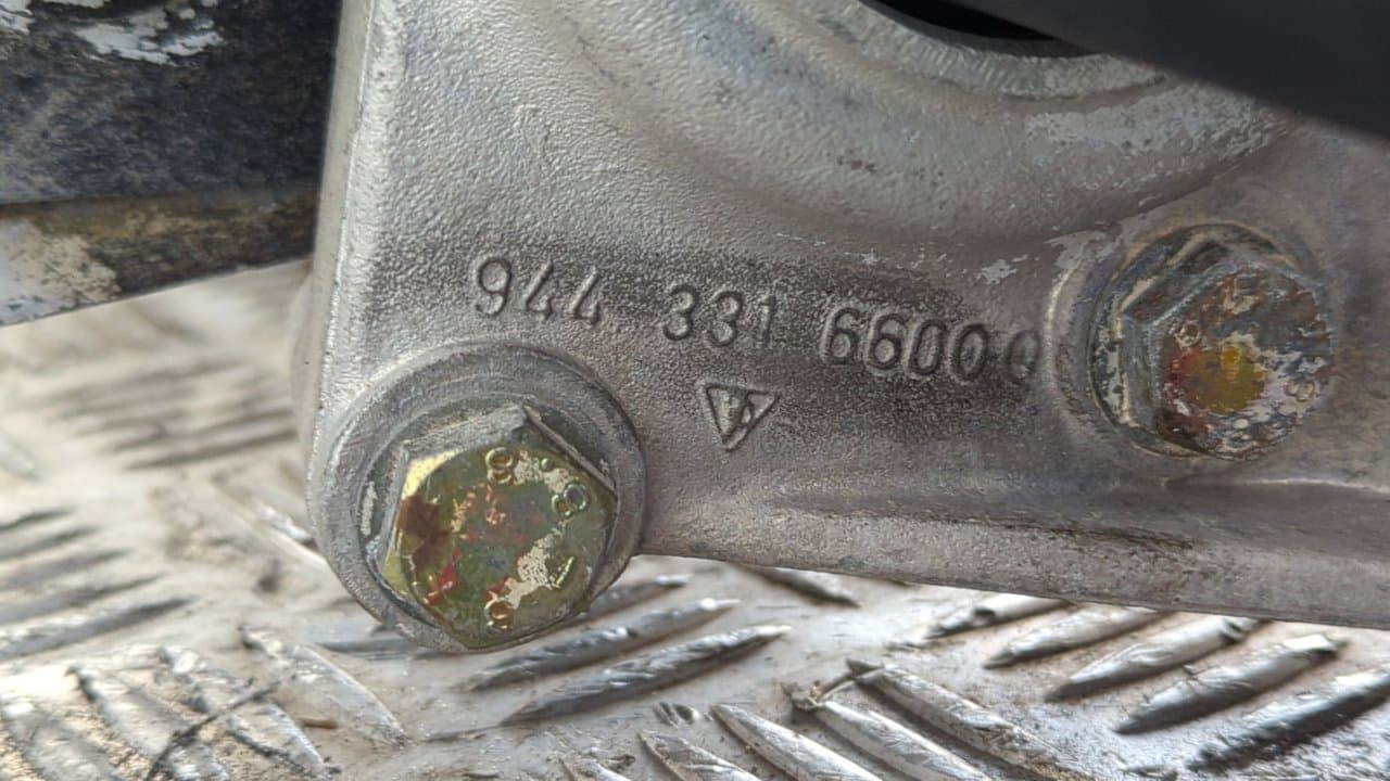 Recambio de PUENTE TRASERO para PORSCHE 944 3.0 M4441 referencia OEM IAM 94433152100 4