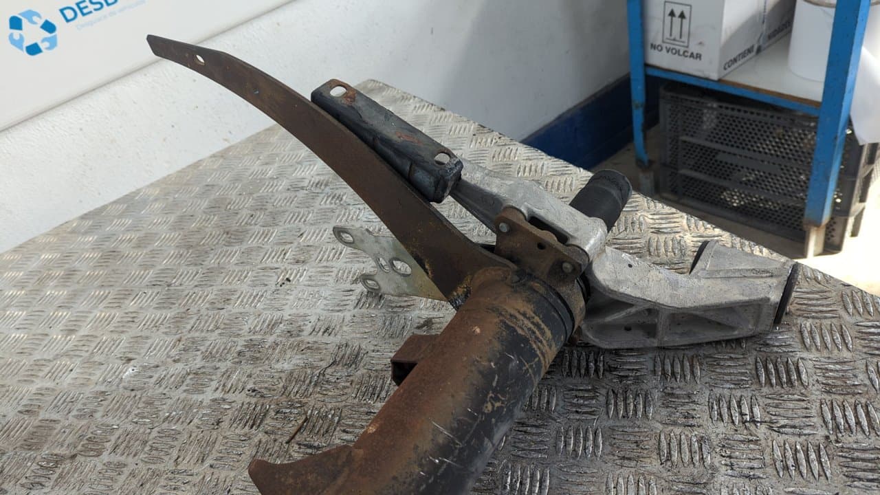 Recambio de PUENTE TRASERO para PORSCHE 944 3.0 M4441 referencia OEM IAM 94433152100 7