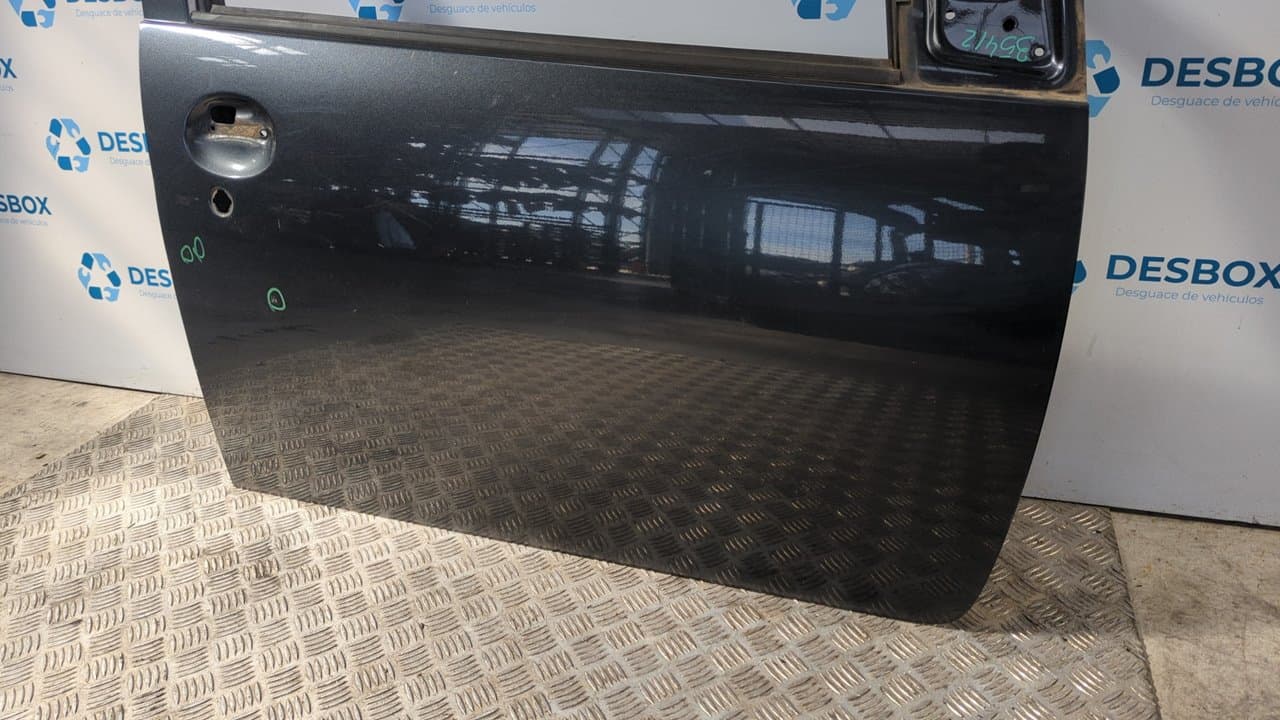 Recambio de PUERTA DELANTERA DERECHA para TOYOTA AYGO (KGB/WNB) City 1KRFE referencia OEM IAM   - NEGRO 2