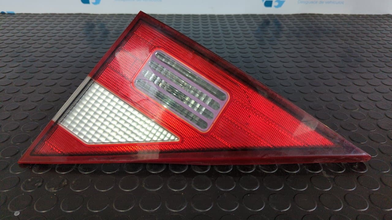 Recambio de PILOTO PORTON DERECHO para SSANGYONG RODIUS Xdi Deluxe 4WD D27DT referencia OEM IAM 1081902 - PLATA 4