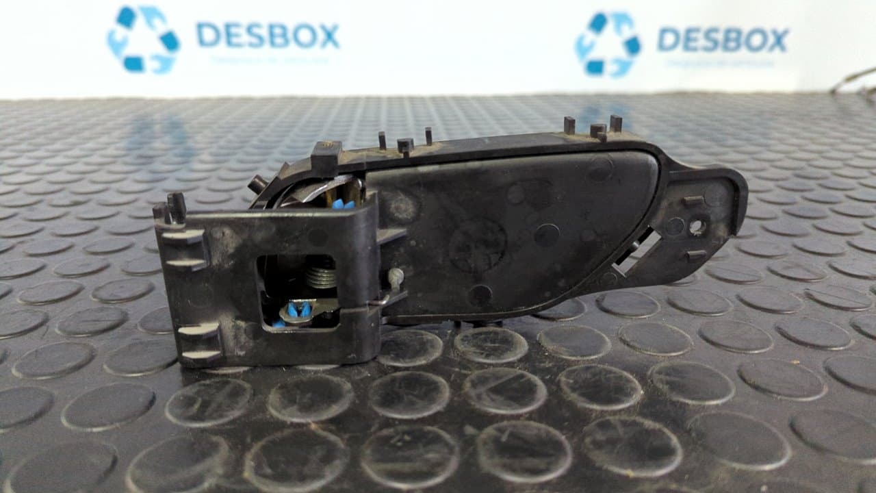 Recambio de MANETA INTERIOR TRASERA DERECHA para SSANGYONG RODIUS Xdi Deluxe 4WD D27DT referencia OEM IAM 7242021000 - PLATA 3