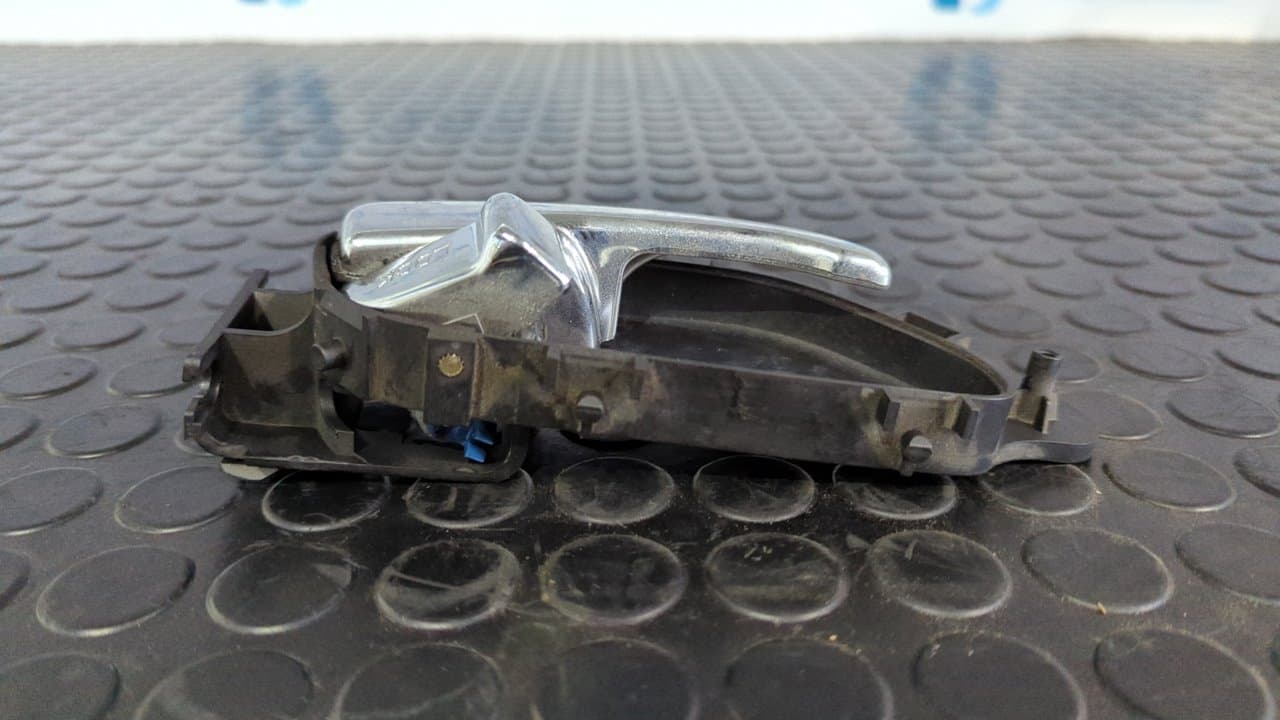 Recambio de MANETA INTERIOR TRASERA DERECHA para SSANGYONG RODIUS Xdi Deluxe 4WD D27DT referencia OEM IAM 7242021000 - PLATA 5