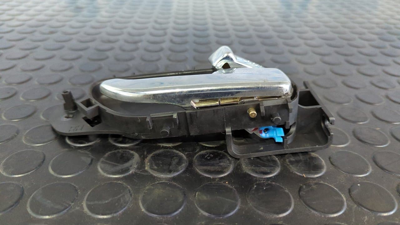 Recambio de MANETA INTERIOR TRASERA DERECHA para SSANGYONG RODIUS Xdi Deluxe 4WD D27DT referencia OEM IAM 7242021000 - PLATA 4