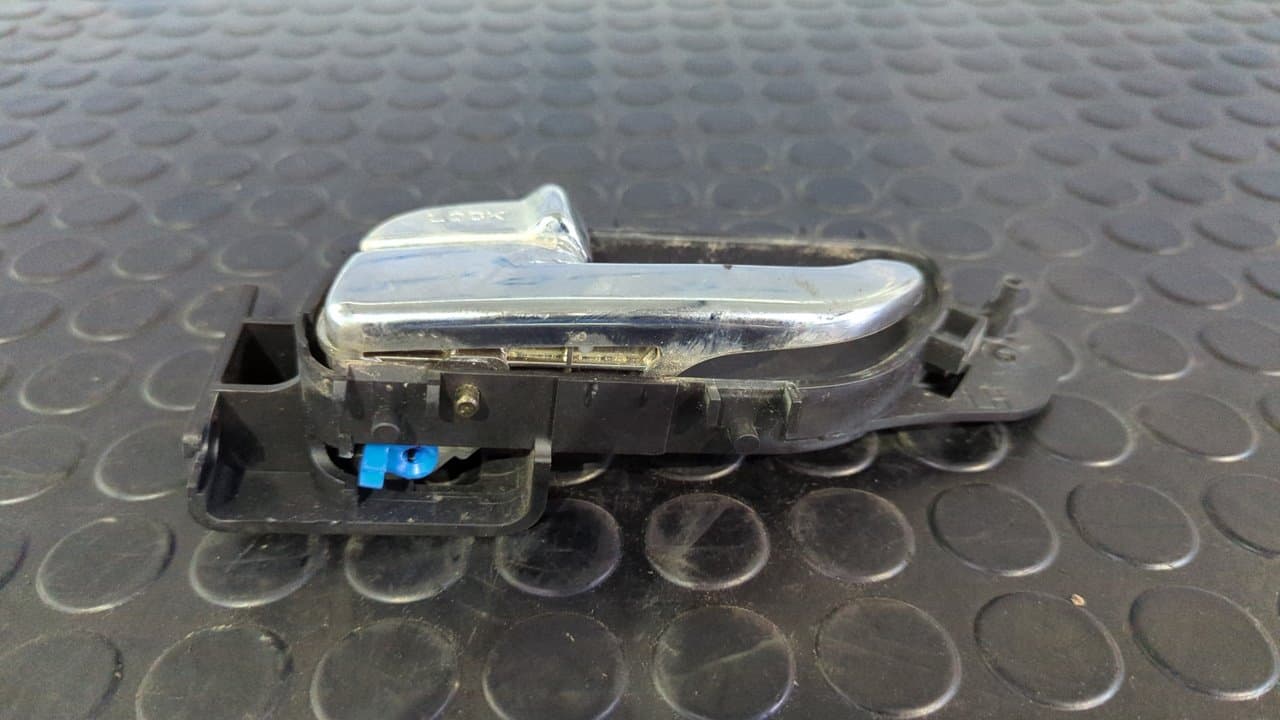 Recambio de MANETA INTERIOR DELANTERA IZQUIERDA para SSANGYONG RODIUS Xdi Deluxe 4WD D27DT referencia OEM IAM 7241021000 - PLATA 5