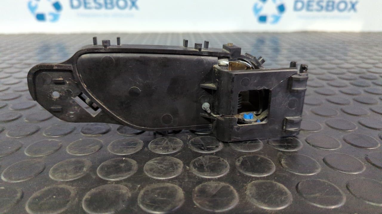Recambio de MANETA INTERIOR DELANTERA IZQUIERDA para SSANGYONG RODIUS Xdi Deluxe 4WD D27DT referencia OEM IAM 7241021000 - PLATA 2