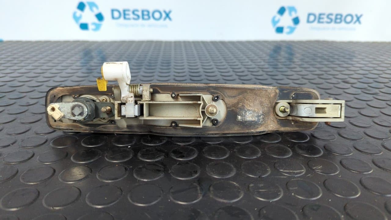 Recambio de MANETA DELANTERA IZQUIERDA para SSANGYONG RODIUS Xdi Deluxe 4WD D27DT - PLATA 5