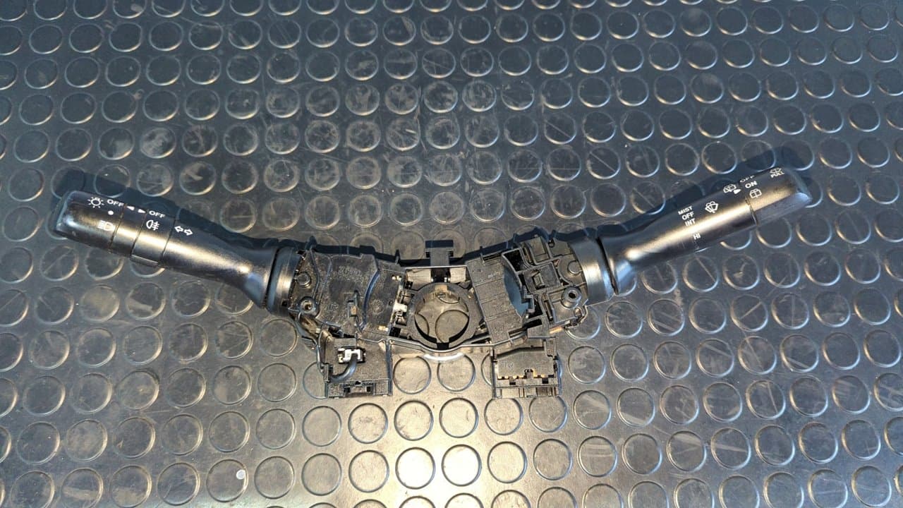 Recambio de MANDO MULTIFUNCION para TOYOTA AYGO (KGB/WNB) City 1KRFE referencia OEM IAM 173848 - NEGRO