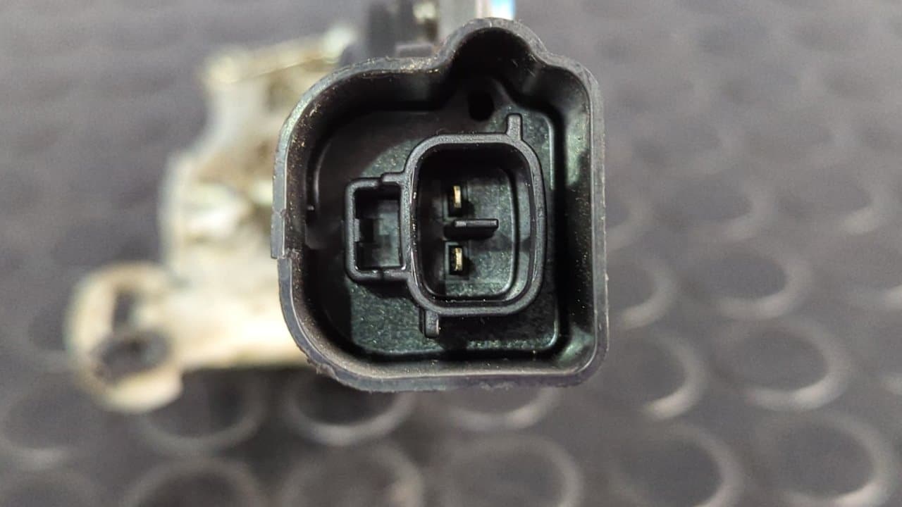 Recambio de CERRADURA PUERTA DELANTERA DERECHA para TOYOTA AYGO (KGB/WNB) City 1KRFE referencia OEM IAM 126L2213 - NEGRO 2
