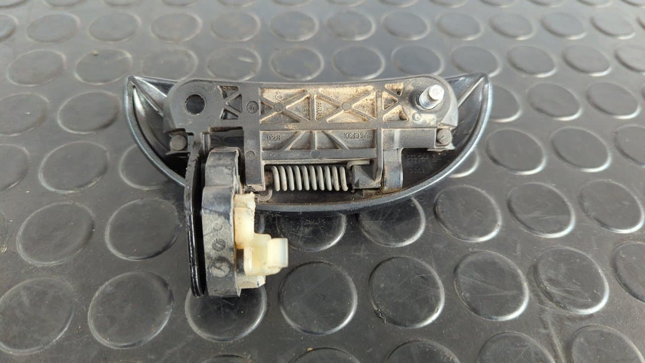 Recambio de MANETA DELANTERA DERECHA para TOYOTA AYGO (KGB/WNB) City 1KRFE - NEGRO 2