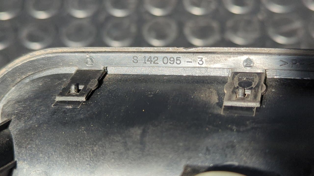 Recambio de MANETA DELANTERA DERECHA para MITSUBISHI CANTER 4.05 referencia OEM IAM MC142096 4