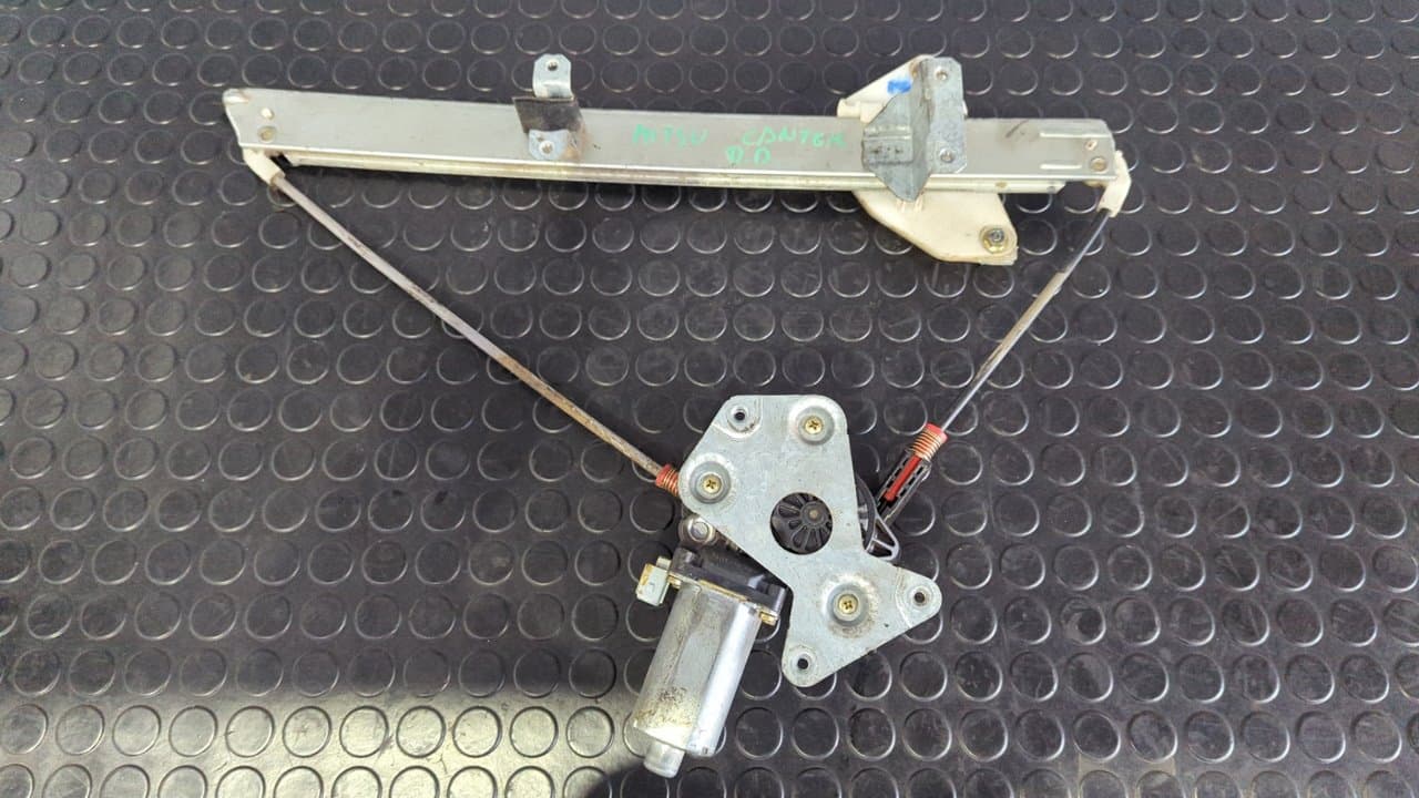 Recambio de ELEVALUNAS DELANTERO DERECHO para MITSUBISHI CANTER 4.05 referencia OEM IAM 0130821701 7